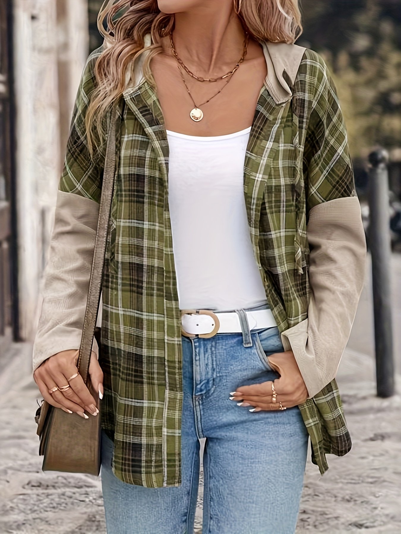 אלגנטיות סתיו וחורף: קרדיגן משובץ עם קפוצ'ון – תמונה 3