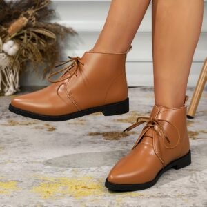 מגפון קרסול מחודד: אלגנטיות קלאסית לצעדים בטוחים.