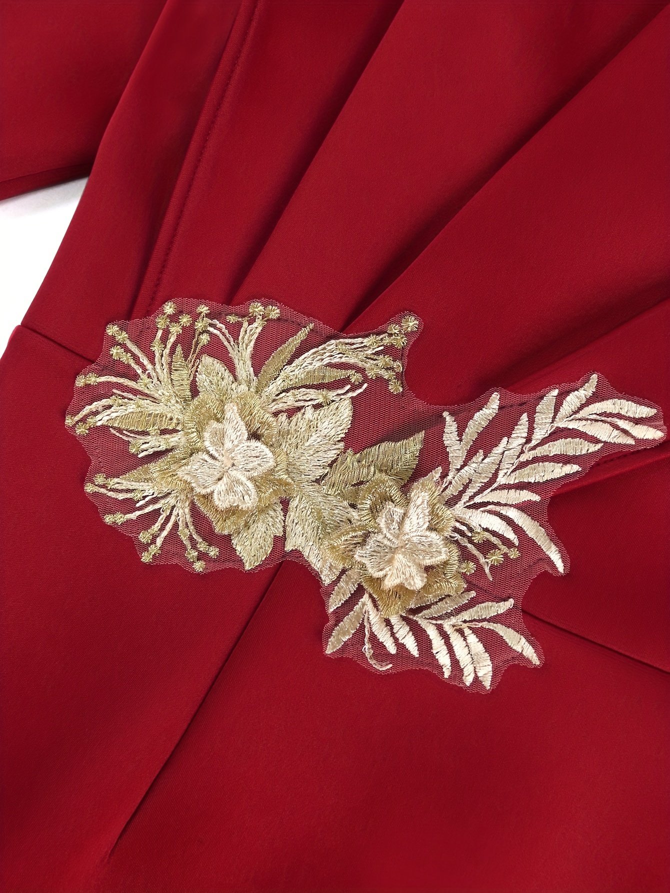 שמלת ערב אדומה כהה: הבהיקי ביופי מהפנט ובגזרה כובשת! – תמונה 8