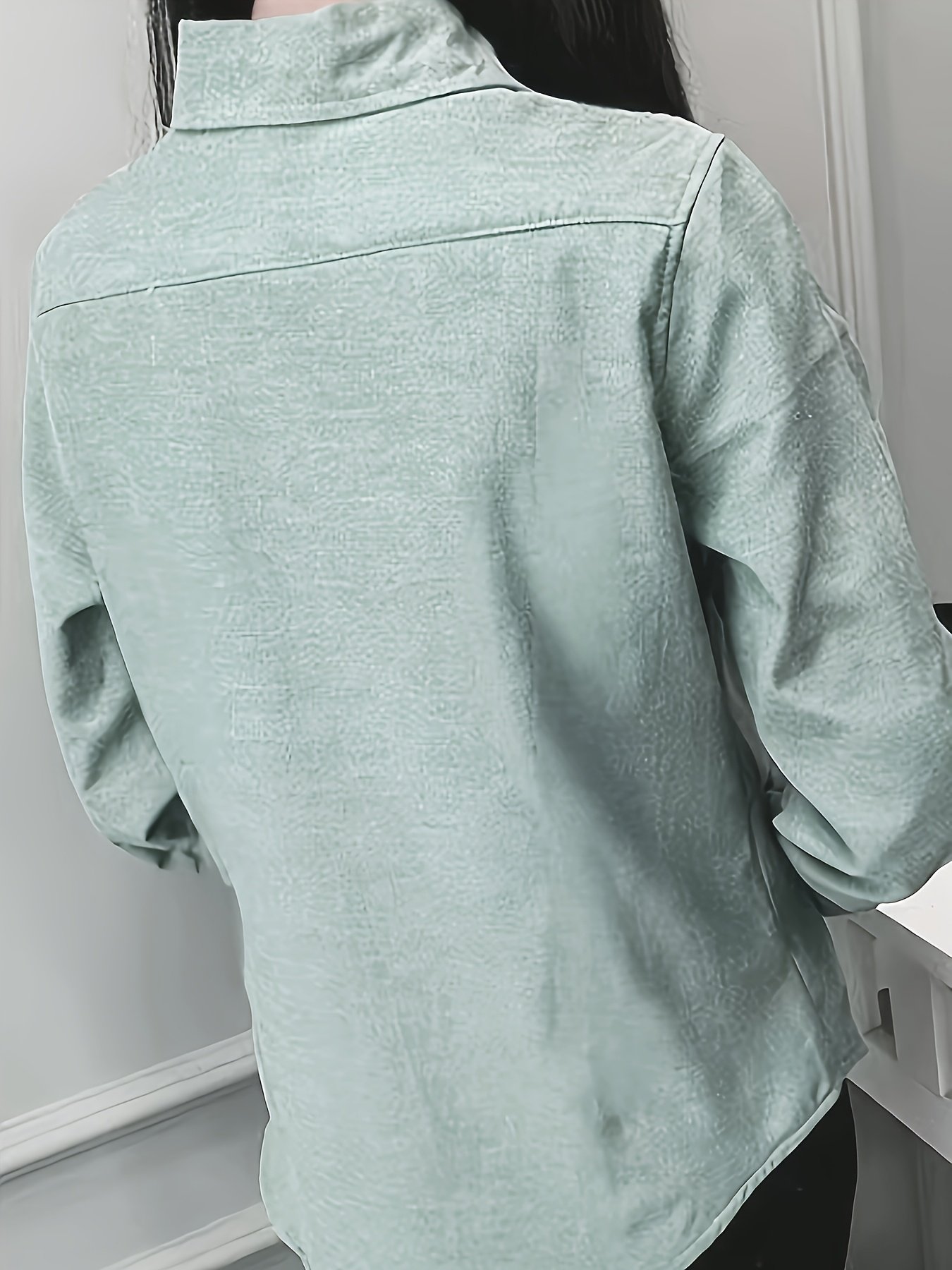 بلوزة الزهور الدافئة: أناقة لا تقاوم لربيع وخريفك! - الصورة 3