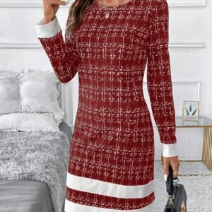 فستان الكاروهات: أناقة عصرية لتميز لا يُنسى