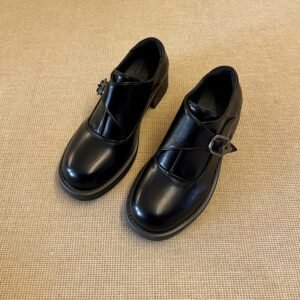 الحذاء الكلاسيكي الأيقوني: أناقة دائمة وراحة لا تضاهى لكل المواسم