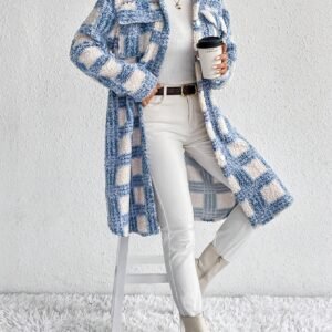 אלגנטיות החום: מעיל המשבצות היוקרתי לחורף בלתי נשכח