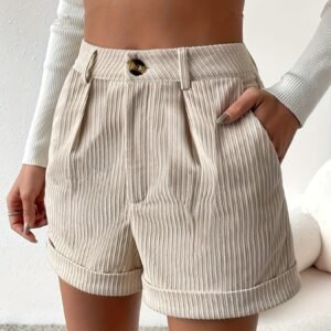 أناقة عصرية لا تُقاوم: شورت الكوردروي بخصر عالٍ!