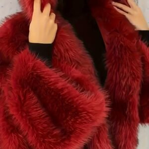 מעיל פרווה קטיפתי: חום ואלגנטיות שאין כמותם לעונת החורף