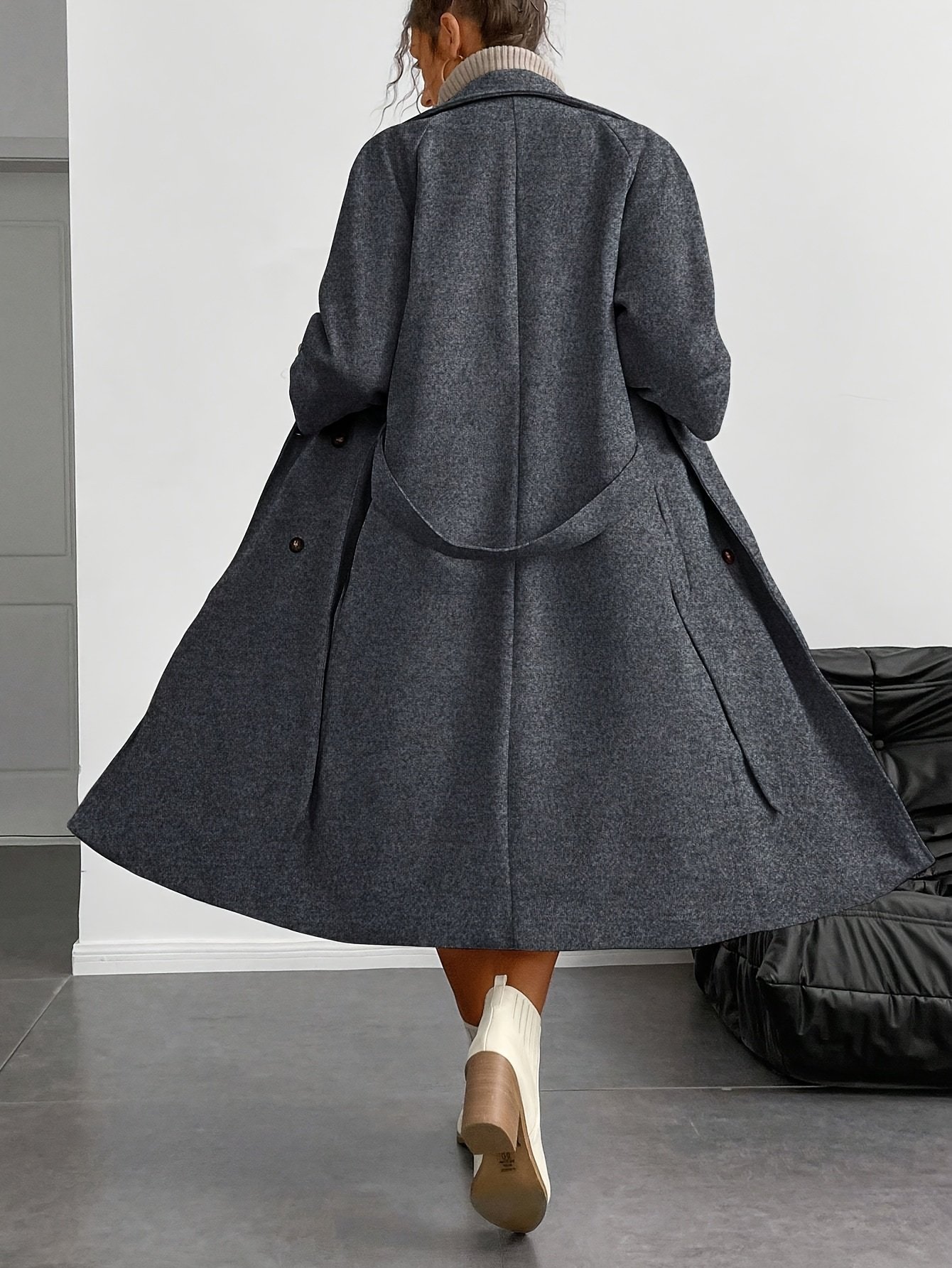 מעיל האלגנטיות הנצחית: חום וסטייל ללא גבולות – תמונה 6