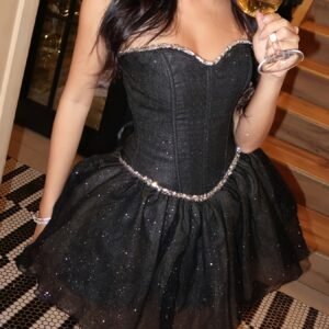 فستان السهرة الأسود اللامع: تألقي بإطلالة لا تُنسى!