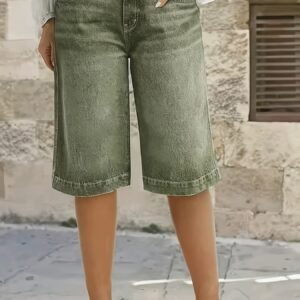 شورت برمودا الأخضر العتيق: أناقة عصرية وراحة لا مثيل لها!