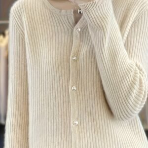 أناقة الدفء المطلقة: سويتر الصوف الفاخر لموسم لا يُنسى!