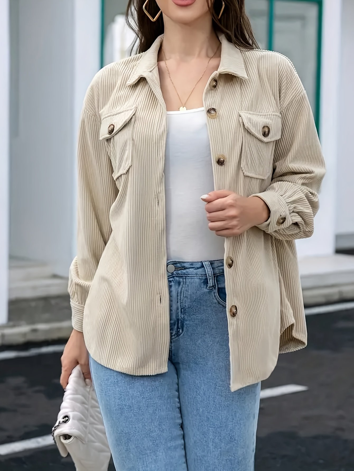 אלגנטיות קורדורוי קאקי: החולצה המושלמת שלך לאביב! – תמונה 4