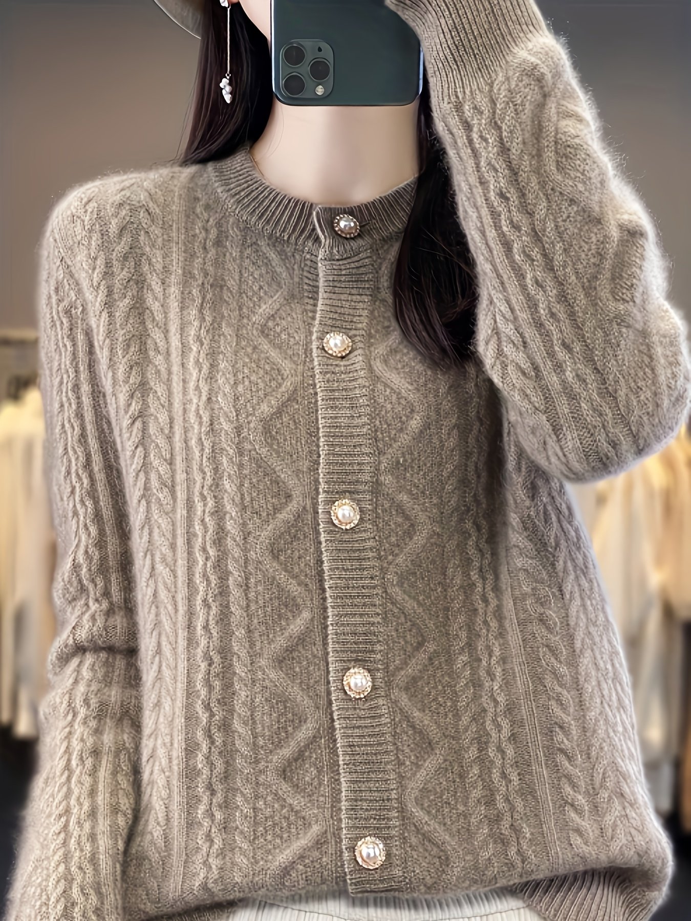 Chic Winter Warmth: A Cozy and Stylish Everyday Sweater - Image 2