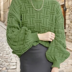 جاذبية هادئة: سترة الأناقة العصرية لكل امرأة