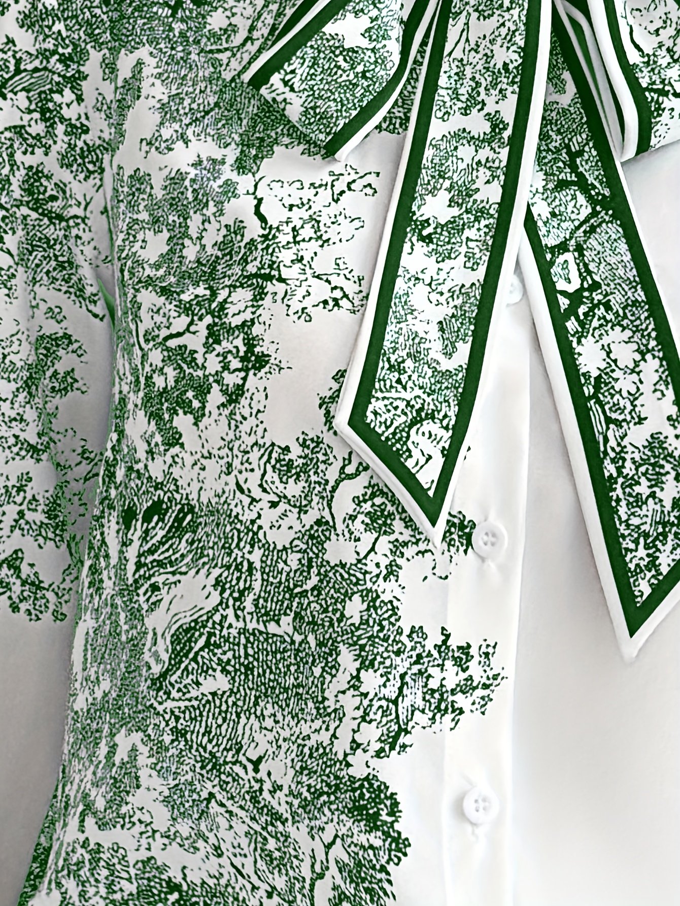 חולצת אלגנטיות קיצית: גזרה אופנתית עם נגיעה אמנותית – תמונה 10