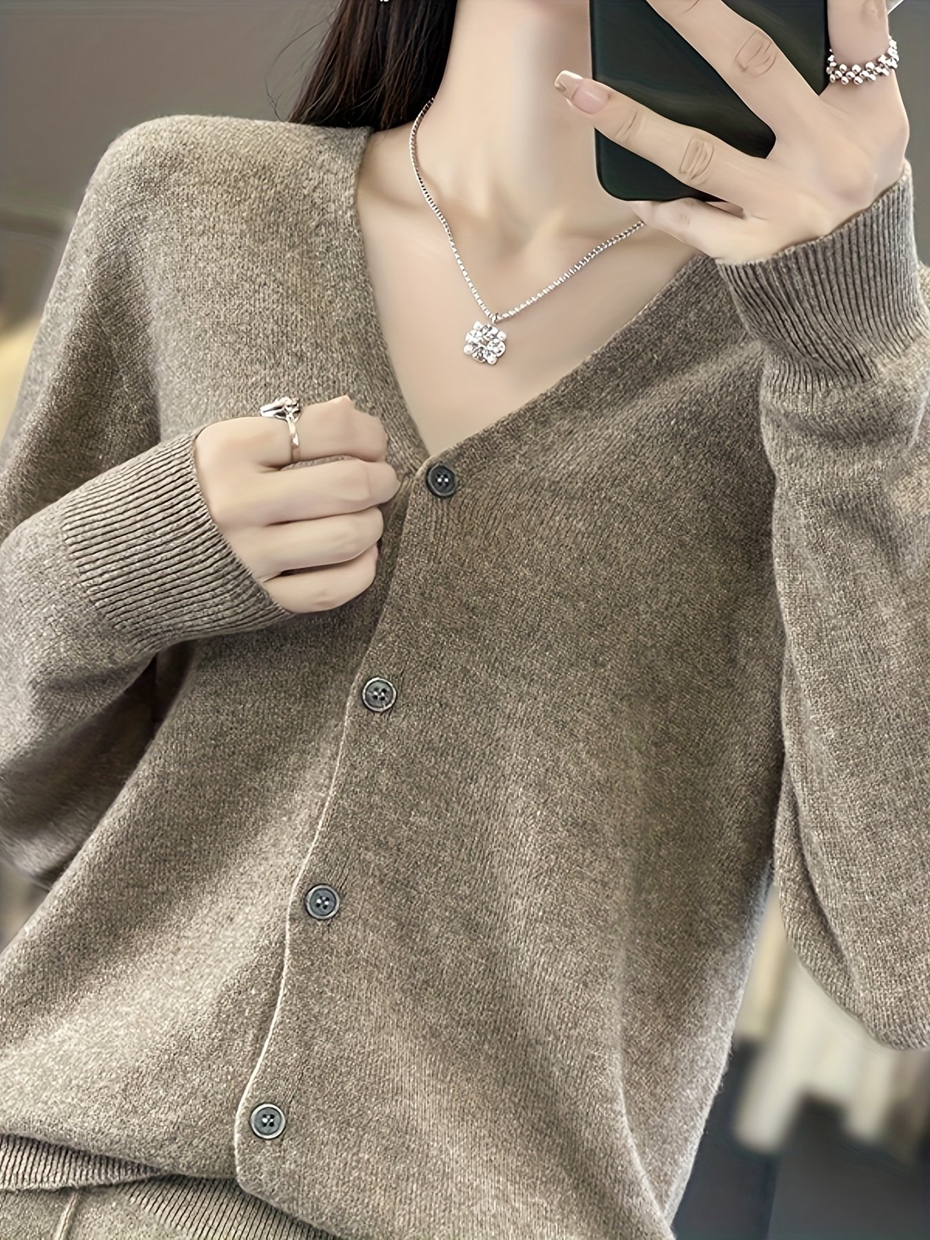 كارديغان الصوف الفاخر: دفء وأناقة لا تضاهى - الصورة 4