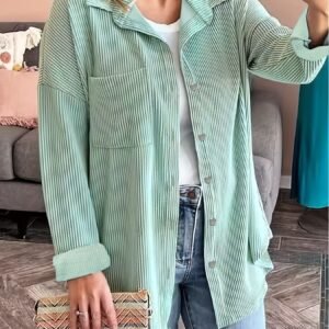 قميص "انسيابية الأناقة": رفيقك اليومي لكل فصول السنة.