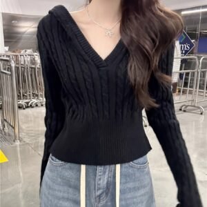 Women's Hooded Sweater: Chic Fall/Winter Style with a Modern & Flattering Fit