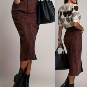 أناقة فاخرة: تنورة ميدي مخملية بنية بشق أمامي