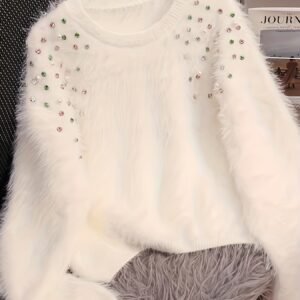 تألقي بدفء وأناقة: كنزة مبطنة بالفرو بلمسات الراين البراقة!