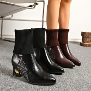 بوت نصف الساق الفاخر: دفء وأناقة تليق بكِ هذا الشتاء!