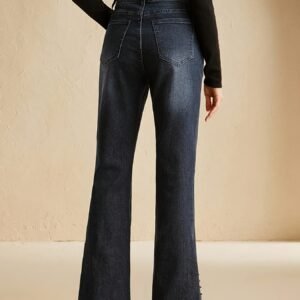 أناقة الجينز المتجددة: بنطلون عالي الخصر بقصة واسعة وشق جانبي مميز