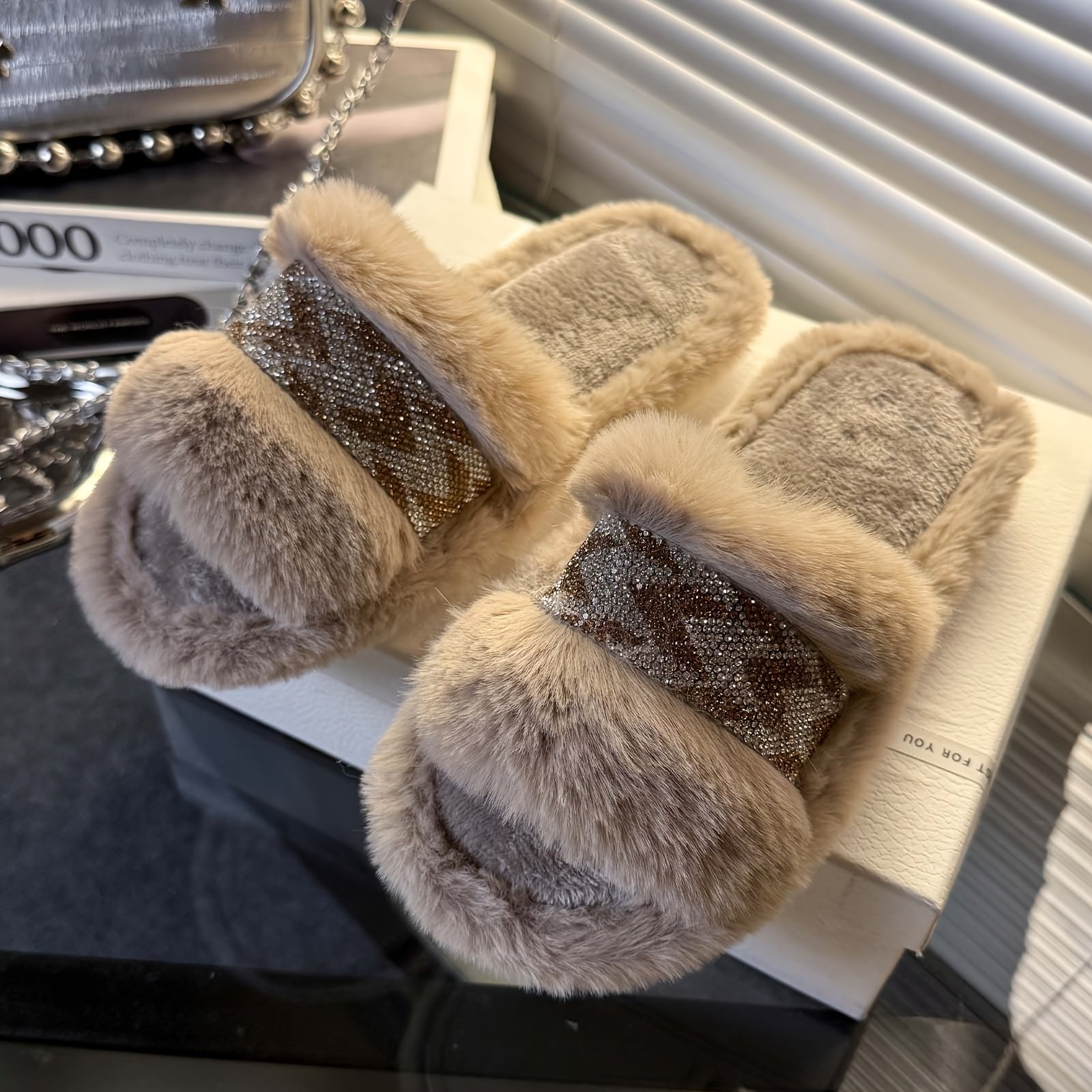 נוחות מפוארת, סטייל מתחדש: נעלי בית CLOUDSTRIDE יוקרתיות לנשים – תמונה 4