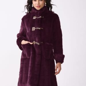 معطف الفخامة المخملي: دفء وأناقة لموسم الخريف والشتاء