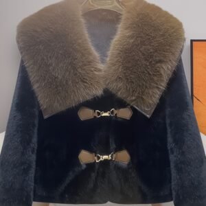 جاكيت الفرو الأنيق: دفء لا يقاوم، أناقة لا تضاهى.