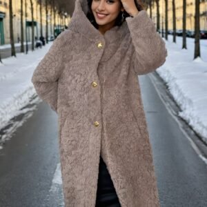 אלגנטיות חמה לעונת הסתיו והחורף: המעיל הקטיפתי האלגנטי שלך