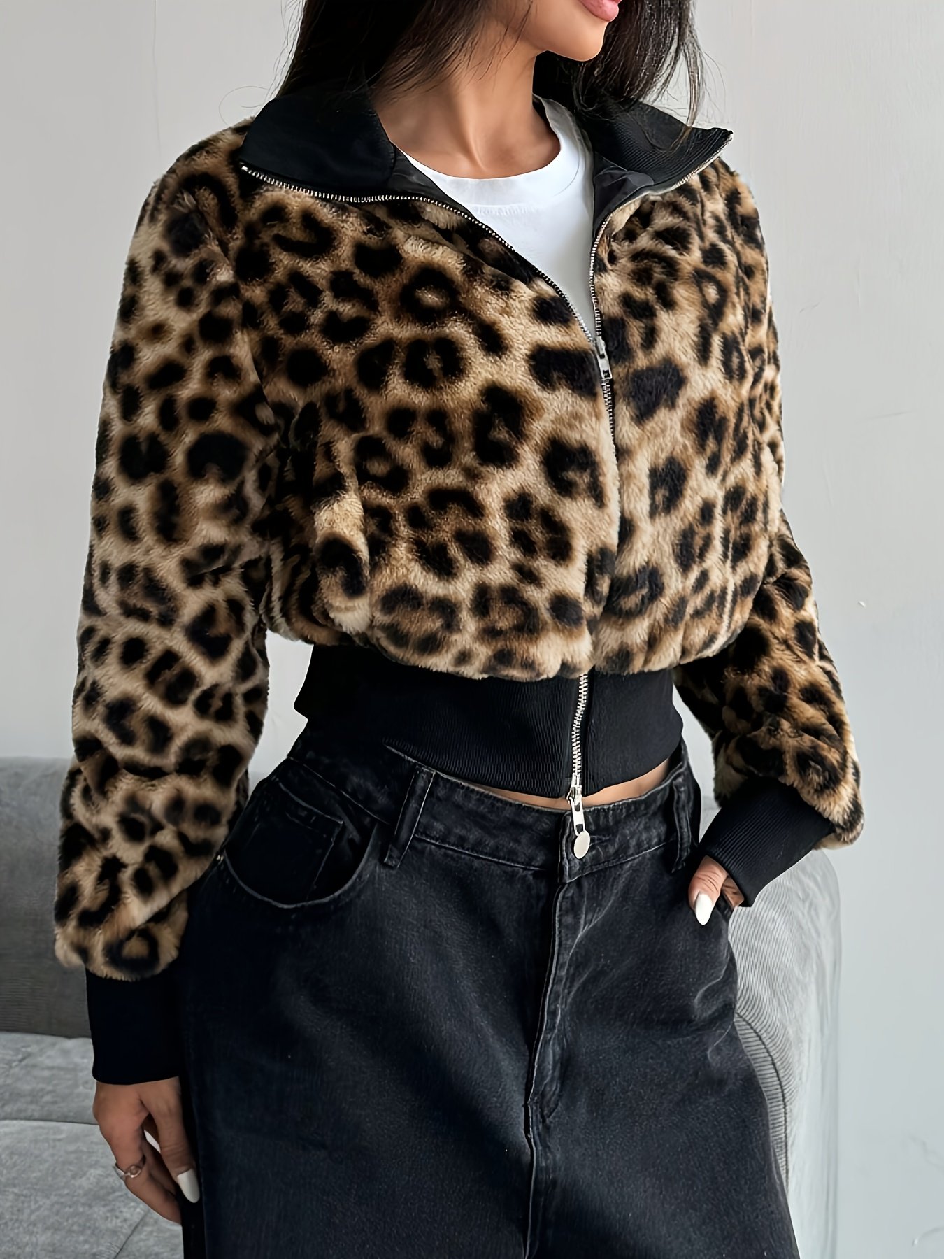 הבהיקי במגע נמר: ז'קט הפרווה החורפי האטרקטיבי ביותר! – תמונה 4