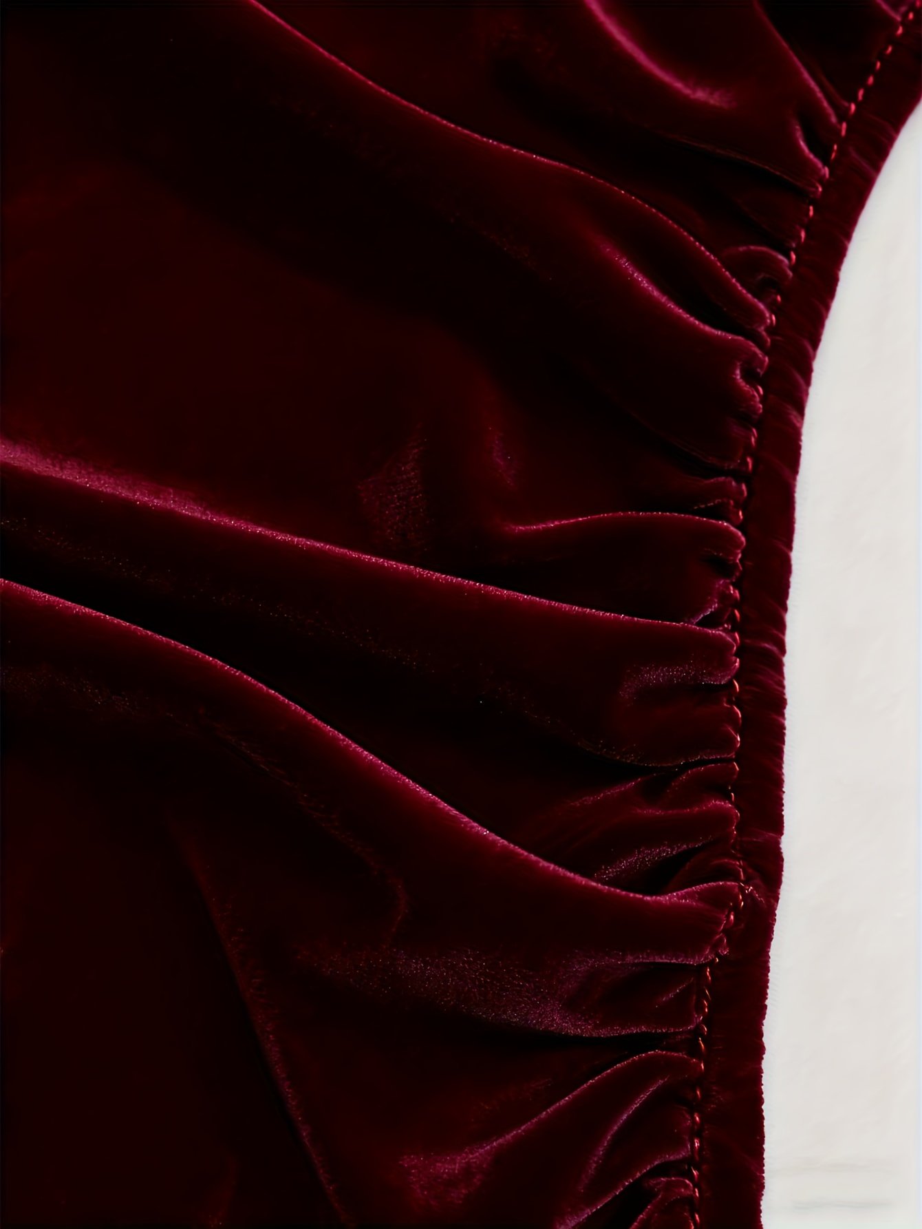 שמלת קטיפה יוקרתית: הבהיקי בקסם נצחי – תמונה 4