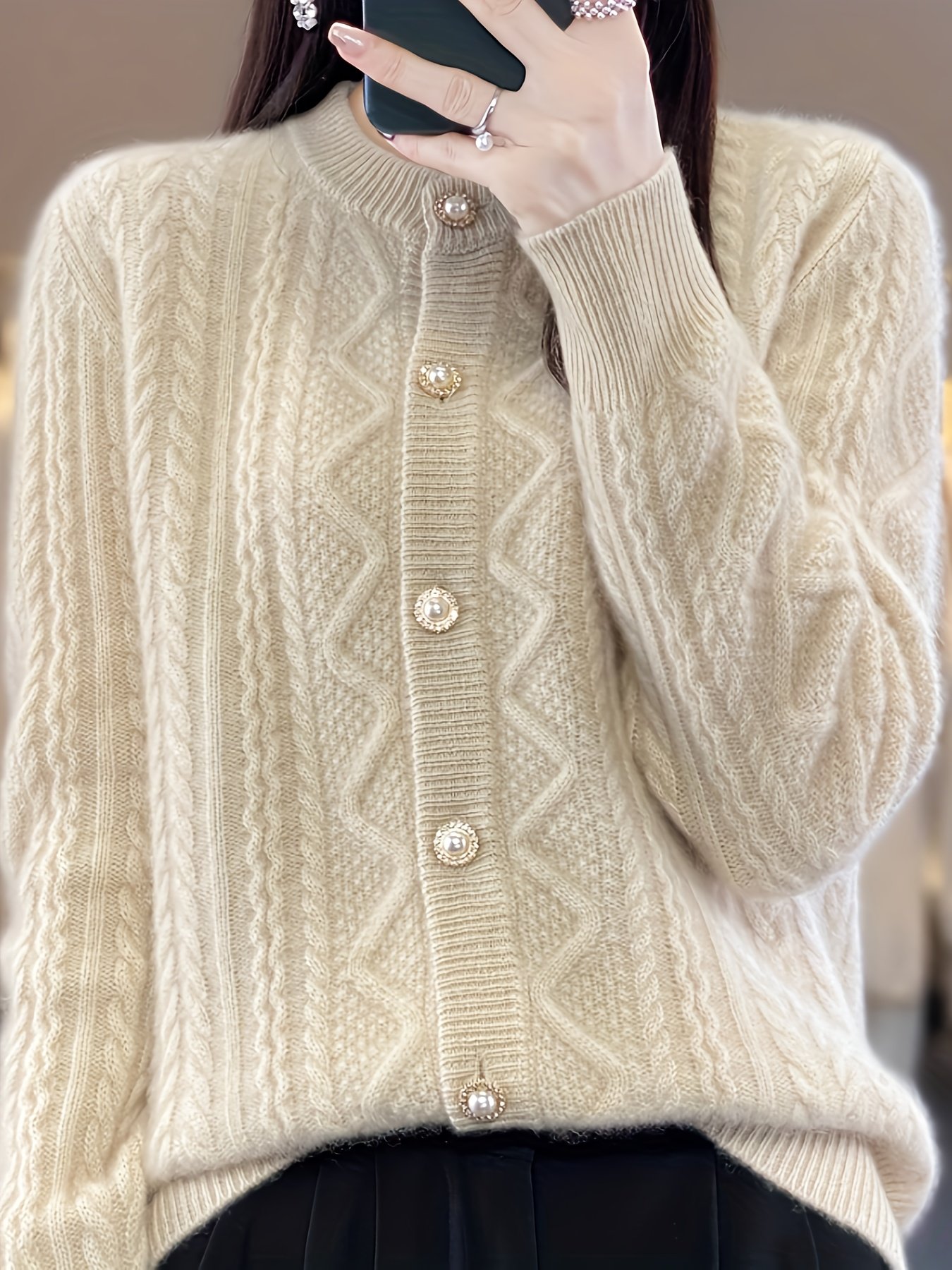 Chic Winter Warmth: A Cozy and Stylish Everyday Sweater - Image 5