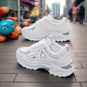 الراحة المطلقة والأناقة العصرية: حذاؤكِ المثالي لكل يوم!