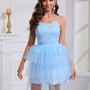 הבריקי בברק בלתי נשכח: שמלת ערב כחולה עם פאייטים!