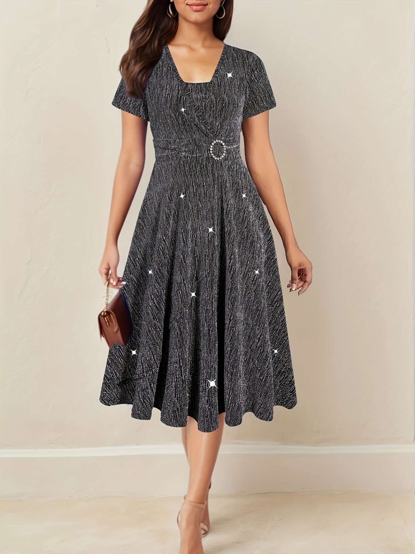 זוהר ערב: שמלת מסיבה בגזרה חדשנית וברק מהפנט – תמונה 7