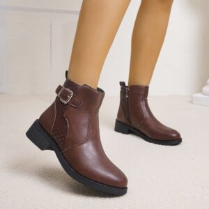 مواسم الأناقة والراحة: بوت الكاحل البني الأنيق