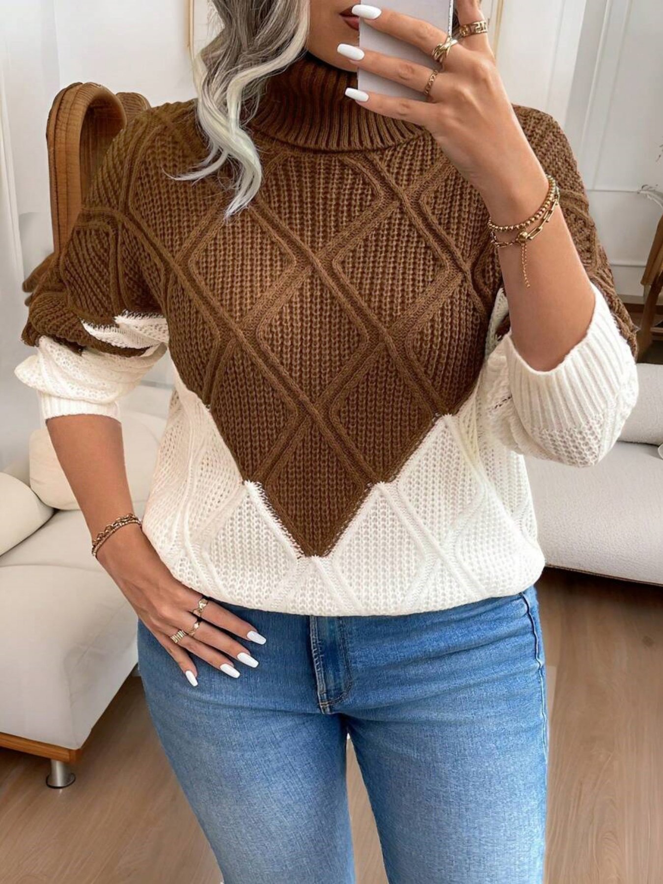 الأناقة الشتوية الراقية: سترة الياقة العالية بتصميم هندسي فريد - الصورة 3