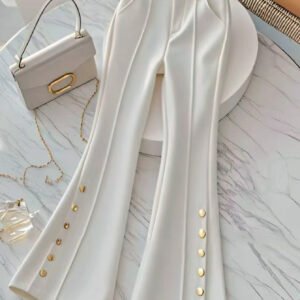 أناقة لا تضاهى: بنطال الساق المستقيمة المثالي لإطلالتك