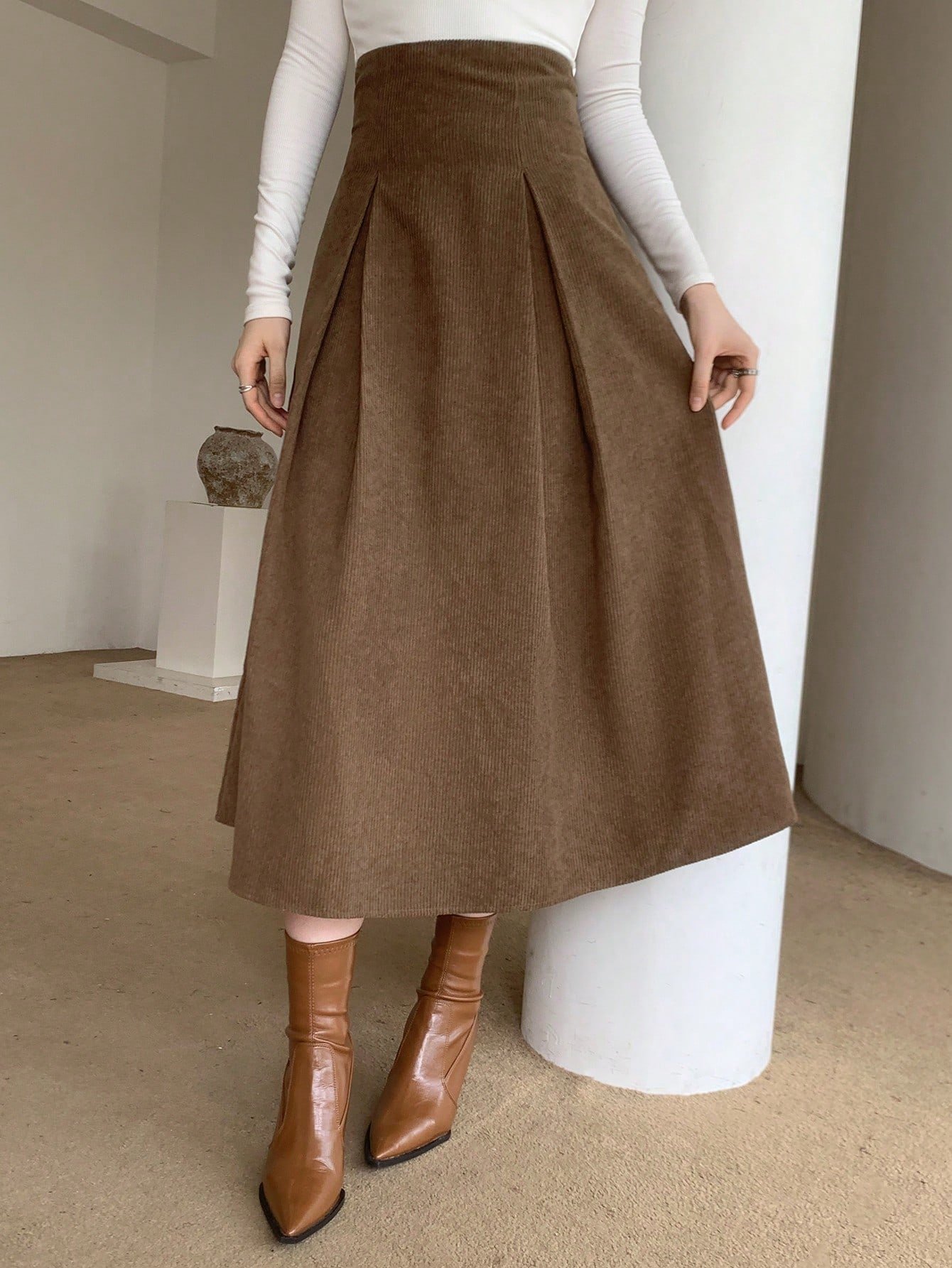 זוהרי בנגיעה קסומה: חצאית מותן גבוה פליסה אלגנטית! – תמונה 5