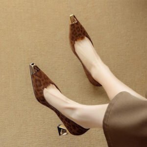 أناقة النمر: حذاء الكعب المدبب لإطلالة ساحرة ومميزة