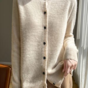 الأناقة الخالدة: سترة نسائية فاخرة لراحة تدوم