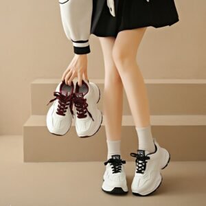 راحة وأناقة بلا حدود: حذاء رياضي كاجوال للجنسين