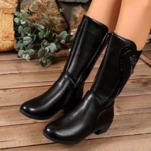 بوت الكاحل الفاخر: ارتقي بإطلالتكِ في كل خطوة