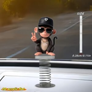 أضف البهجة لرحلاتك: تعليقة السيارة بشكل القرد الظريف!