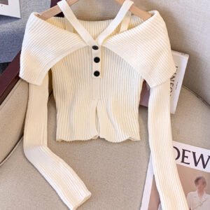 أناقة الأكتاف المكشوفة: بلوفر الجسم الممشوق لإطلالة لا تُنسى