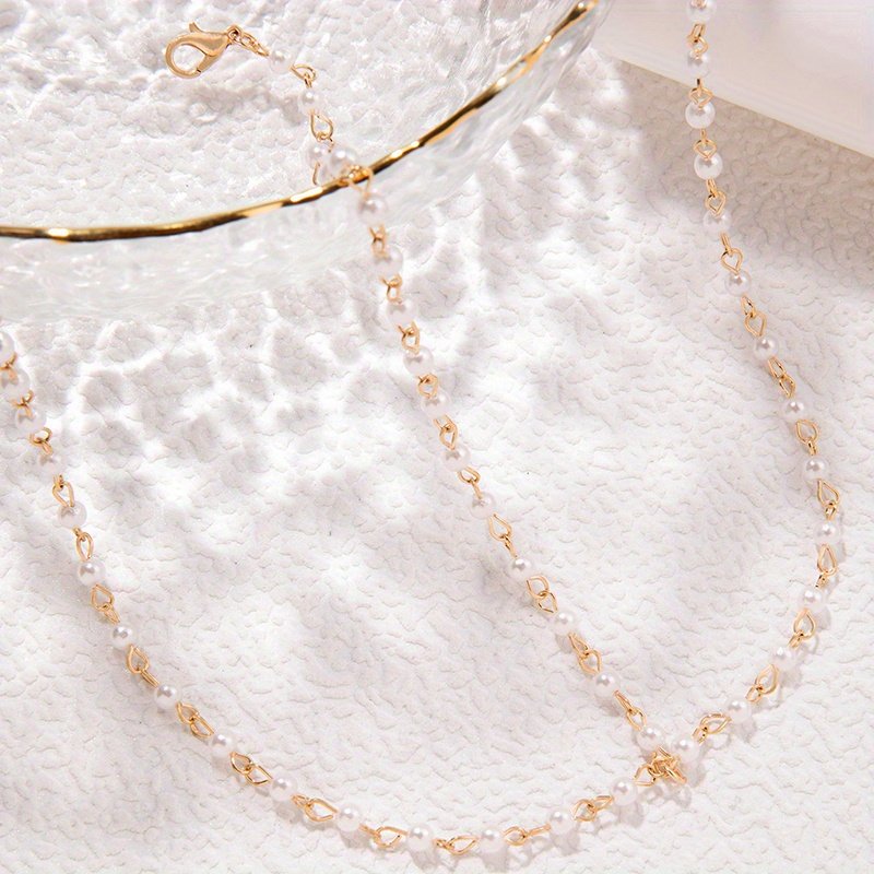 Captivating Bohemian Sparkle: Geometric Headband with Dangling Chains - Image 3