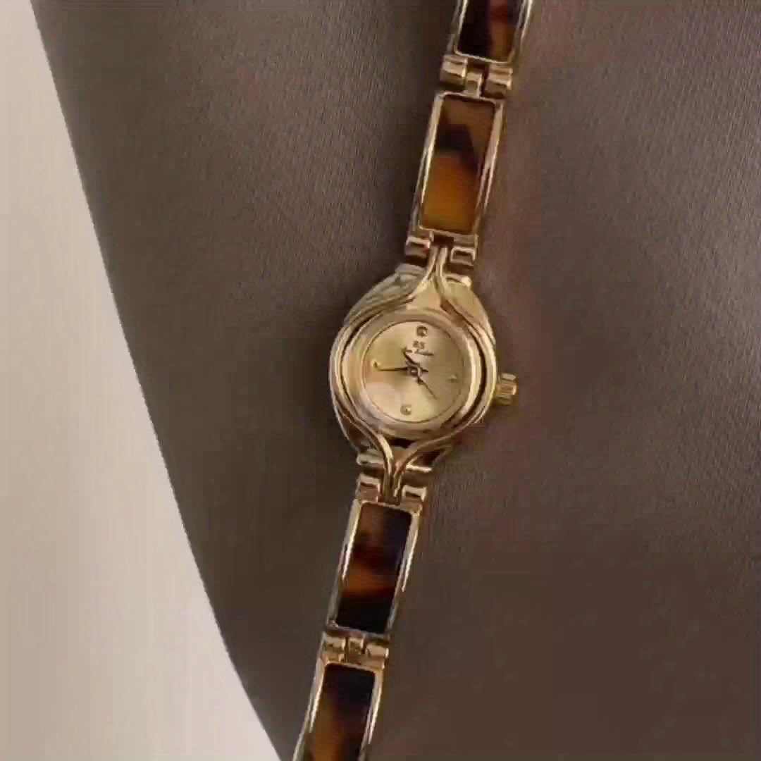 נגיעה של עידן הזהב: שעון נשי בעיצוב וינטג' כובש לבבות – תמונה 11