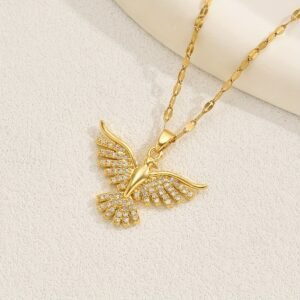 بريق العنقاء الذهبي: قلادة الأناقة الخالدة