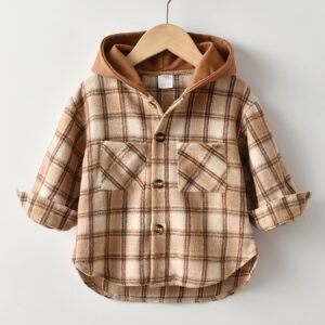 אופנת חורף לקטנטנים: חולצת משבצות עם קפוצ'ון חמה ואופנתית!