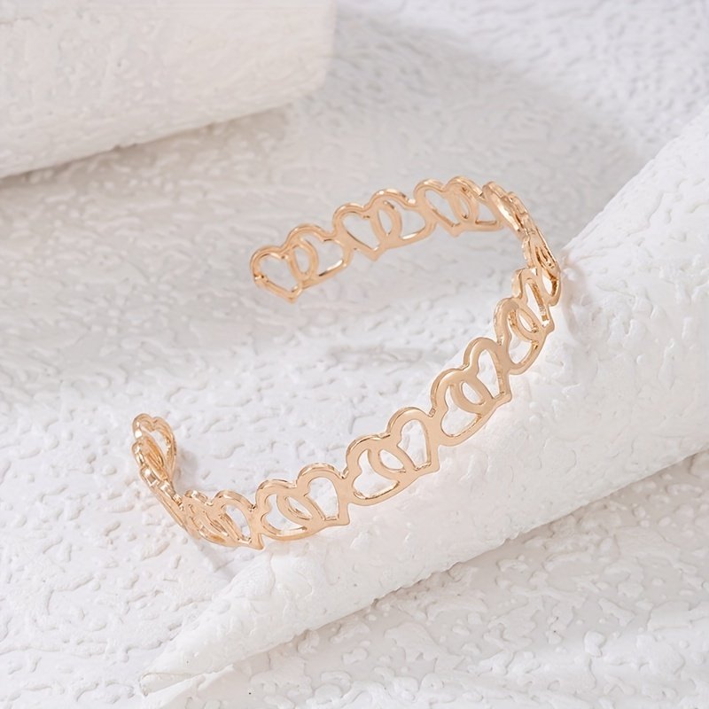 אלגנטיות מתחדשת: צמיד לב זהב חלול למראה בלתי נשכח – תמונה 6