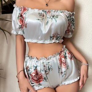 أناقة الساتان: بيجامة الأحلام بنقوش الأزهار وألوان جذابة